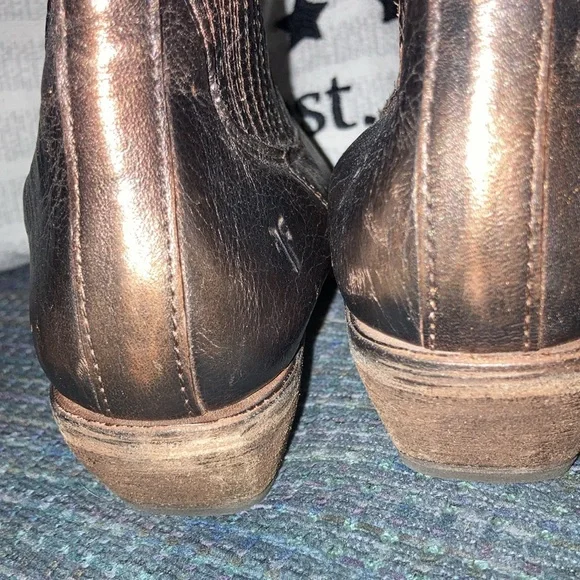 Frye| Sacha Chelsea Bronzed Bootie| Size 7B Pre Owned Condition - Picture 8 of 11
